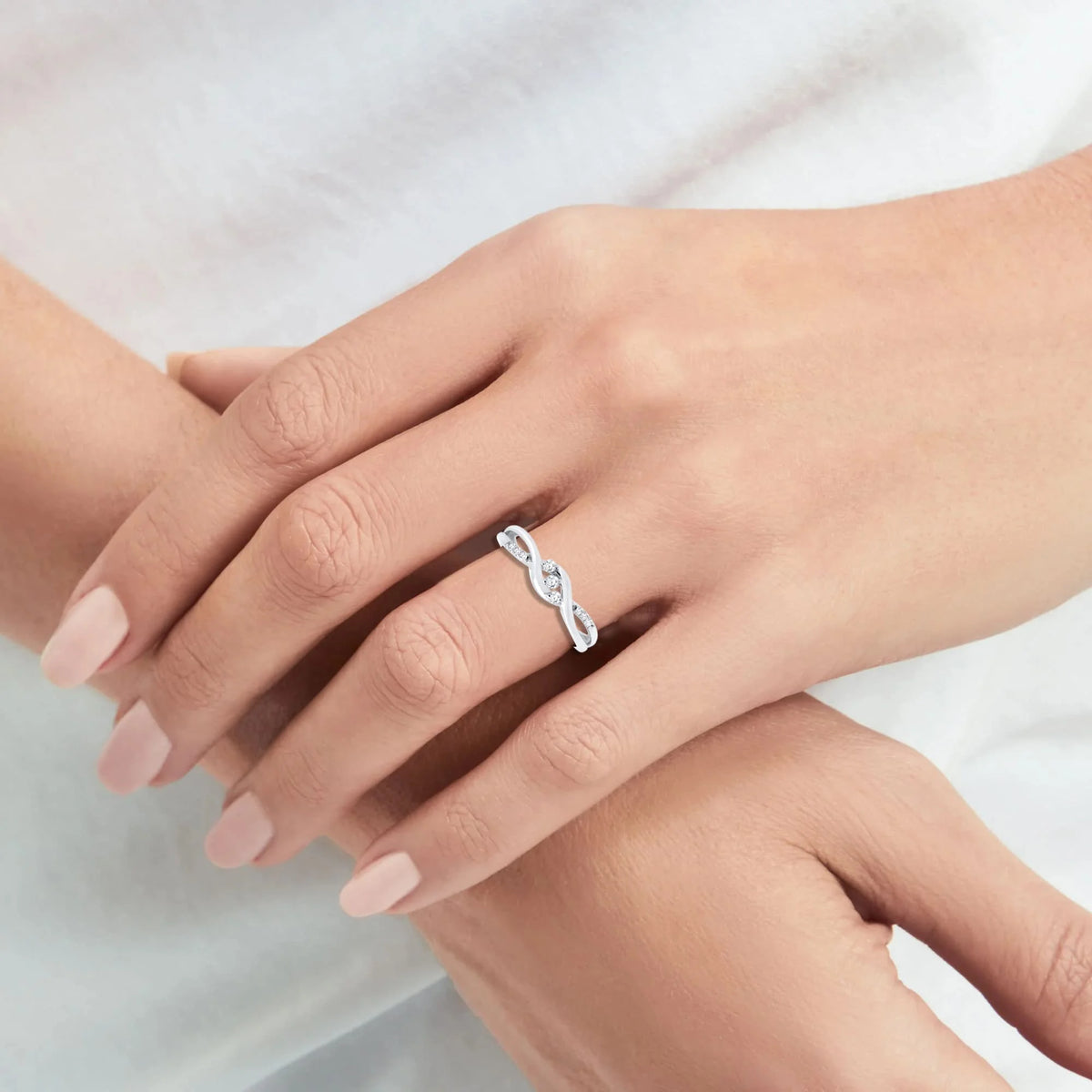 14k White Gold 3-Stone Twisted Vine Diamond Ring D2620