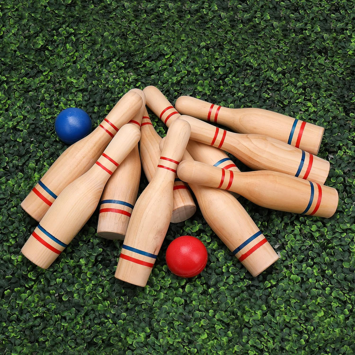 11 Pins Wooden Lawn Bowling Skittles Set with Carrying Mesh Bag V206303