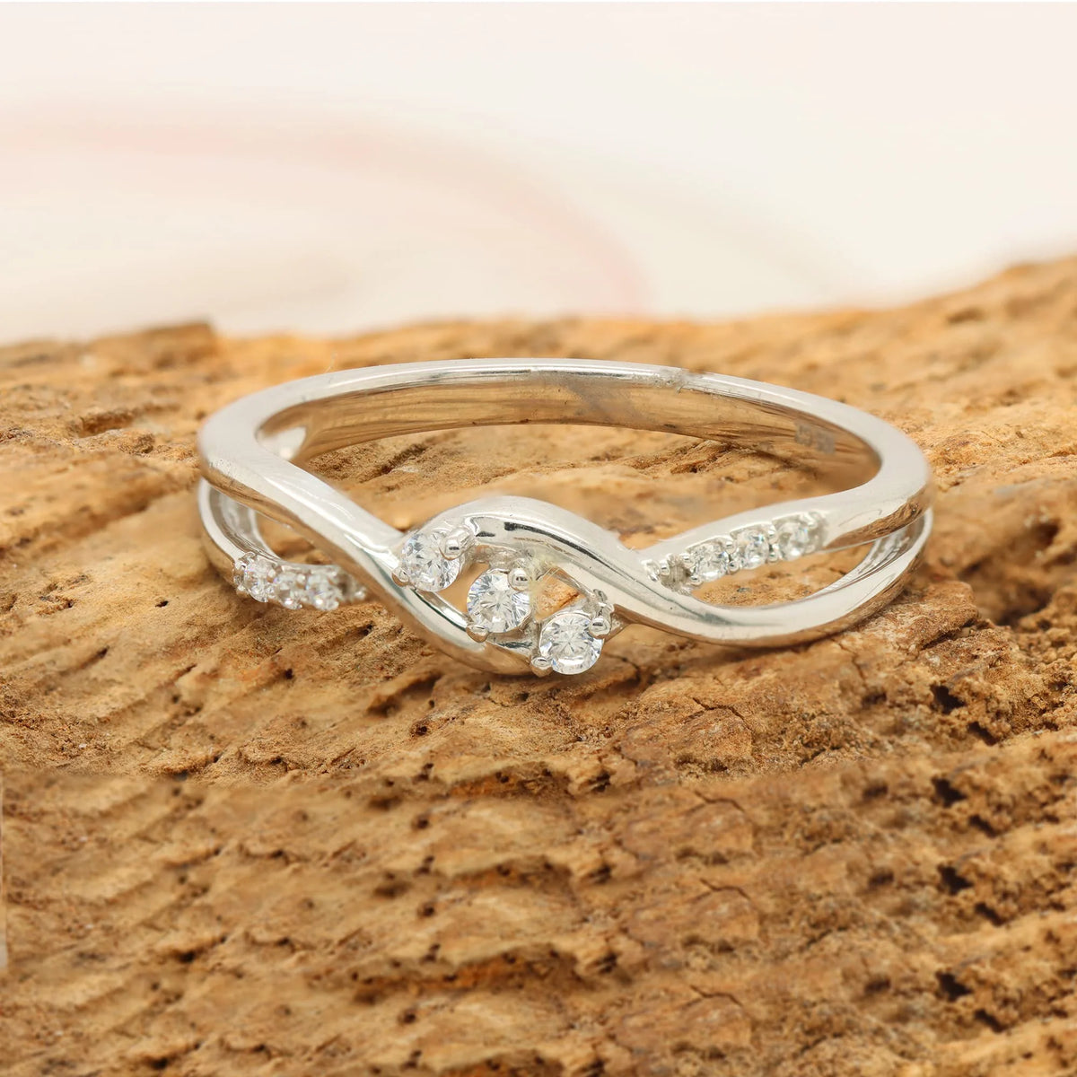 14k White Gold 3-Stone Twisted Vine Diamond Ring D2620